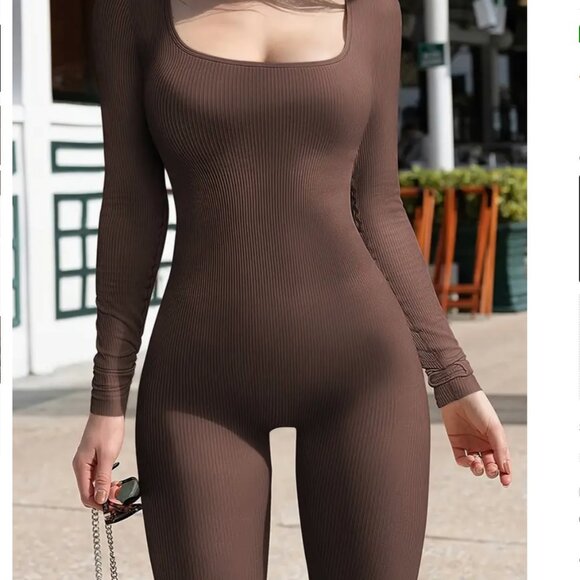 ATHLEISURE JUMPSUITS LIVE AUCTION LISTING - Picture 8 of 17